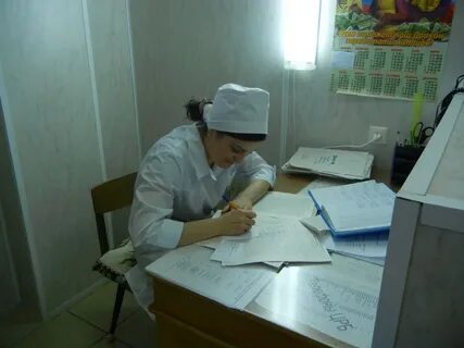 Медсестра заполняет