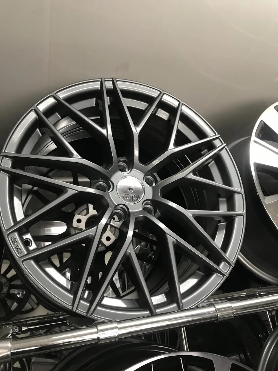 Bbs mahle r13 ваз. Диски rotiform cvt. R037 диски. Диски vossen r20 5 108. Дай диска.
