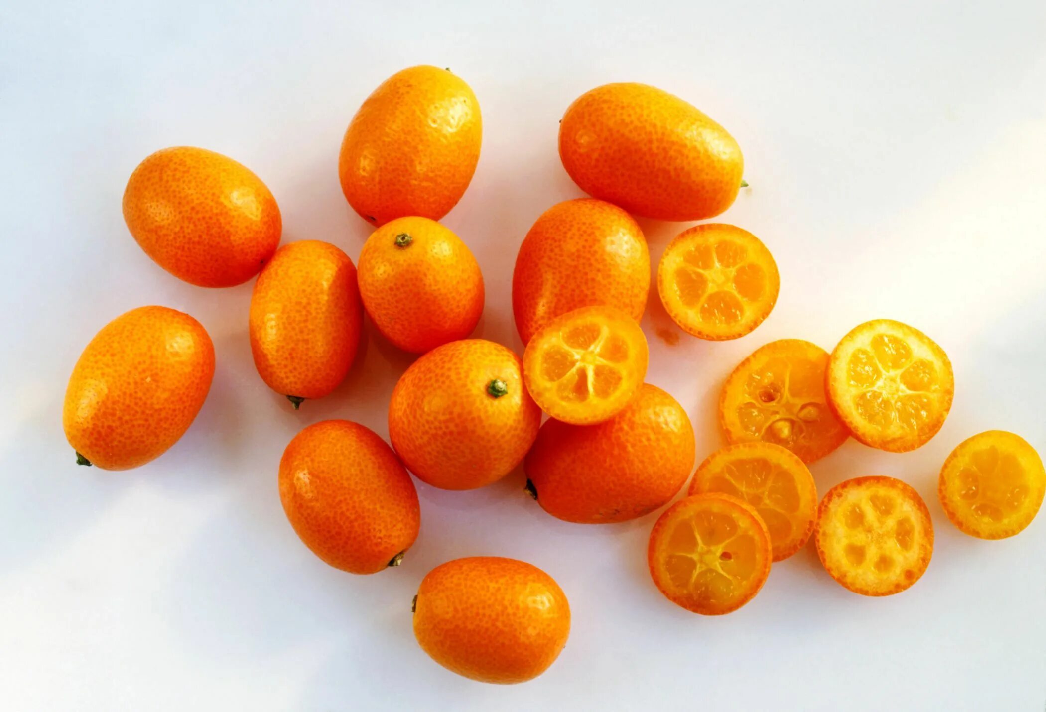 Кумкват плоды. Кинкан кумкват фрукт. Кумкват мандарин. Кумкват апельсин. Кумкват цитрусовые.
