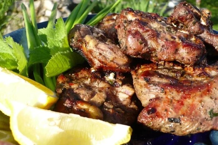 Свинина в мяте. Перечный маринад. Перечный маринад. Мясо в маринаде для шашлыка. Маринад перечный гриль.