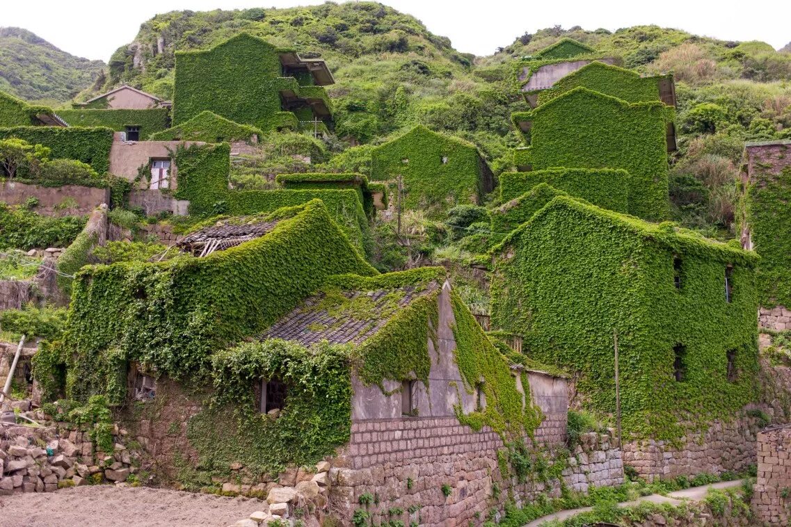 Abandoned village reclamation. Рыбацкая деревня в Шенгси. Рыбацкая деревня в Китае Шенгси. Острова Шенгси, Китай. Заброшенная деревня остров Шенгси.