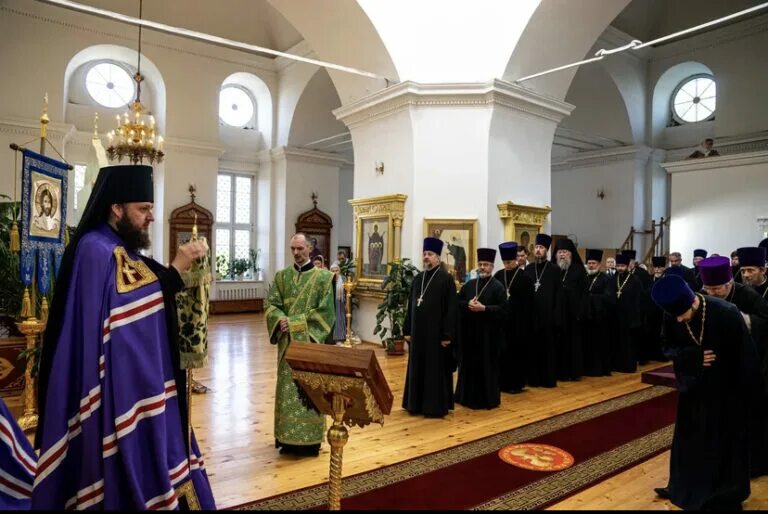 Подольск служба в церкви. Пасхальное богослужение фото. Подольск служба в церкви. Пономарь владимир храм митрополита филиппа. Подольск служба в церкви.
