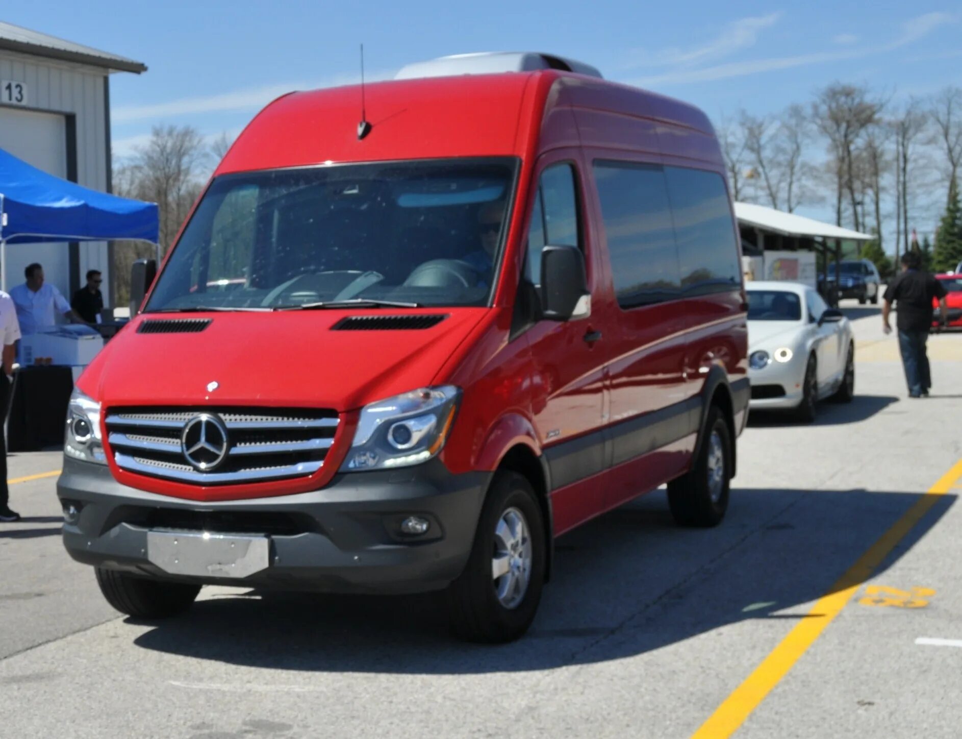 Спринтер московской области. 498 Мерседес Спринтер. Mercedes-Benz Sprinter 2014. Мерседес Спринтер грузовой 2014. Мерседес Спринтер 4 м.