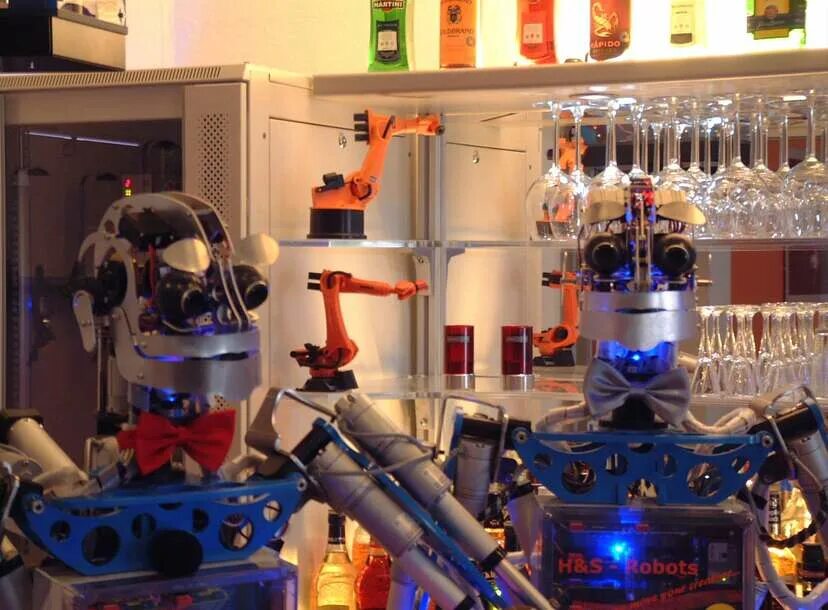 Робот бармен. Робот бар. Барные роботы. Робот бармен единственный в мире.