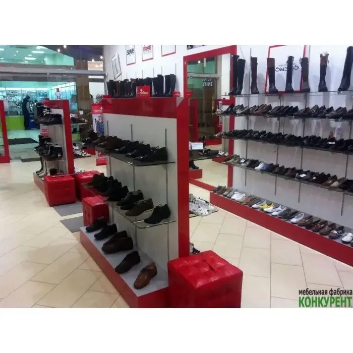 Оптовая торговля обувью. Рынок спортивной одежды. Оптовая торговля обувью. Примерка обуви. Оптовый склад обуви.