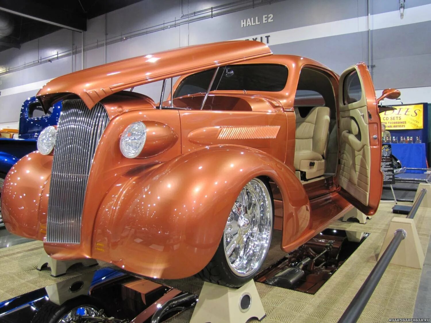 Отреставрировать старый автомобиль. Восстановленные ретро автомобили. Реставратор старых машин. Восстановление зис-101. Восстановление ретро автомобилей.