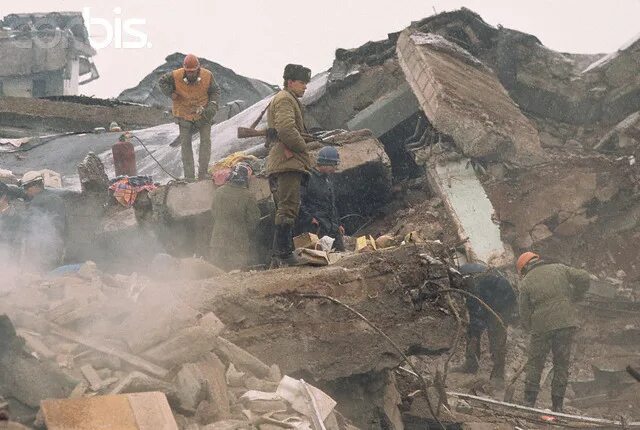 Спитак землетрясение 1988. Землетрясение в армении в 1988. Спитак землетрясение 1988. Спитак землетрясение 1988. Землетрясение в армении в 1988.