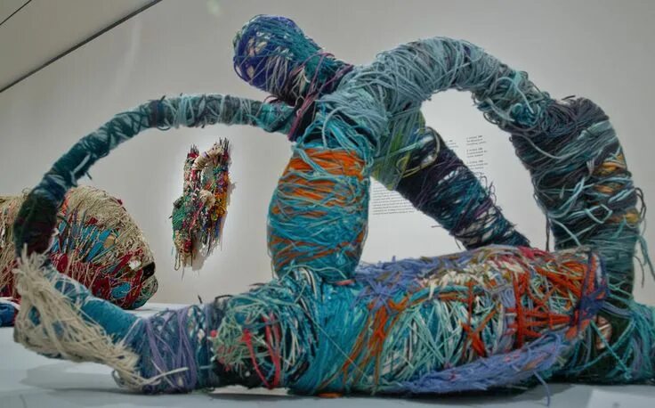 Джудит скотт работы текстильные фото Judith Scott Bound and Unbound 12.26 BK museum Fiber sculpture, Visionary art,