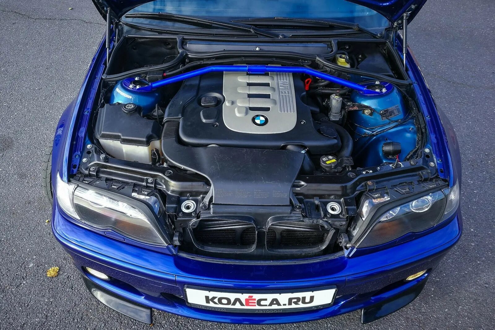 Blue engine. Bmw e46 мотор. 330 e46 подкапотка. бмв е46 330i мотор. bmw 3 e46 engine.