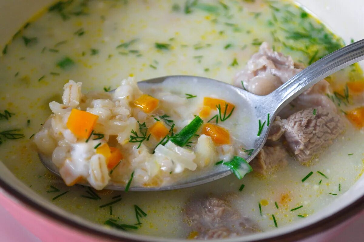 Шотландский суп с перловкой. Шотландский перловый суп. Суп с перловой крупой и грибами. Суп камбелс. Суп с перловкой и бараниной.