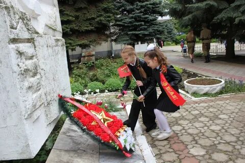 Мая рядом