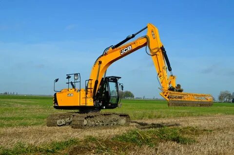 Гусеничный экскаватор jcb
