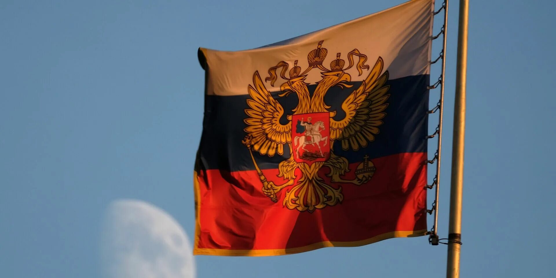 Флаг президента рф штандарт. Как выглядит значок президентский штандарт. Штандарт президента российской федерации. Как выглядит значок президентский штандарт. Знамя фссп россии.