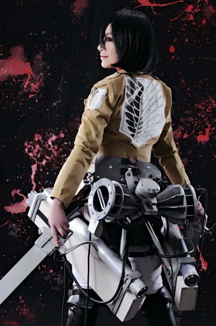 Mikasa cosplay. Микаса Аккерман. Микаса Аккерман косплей. Микаса Аккерман Cosplay.