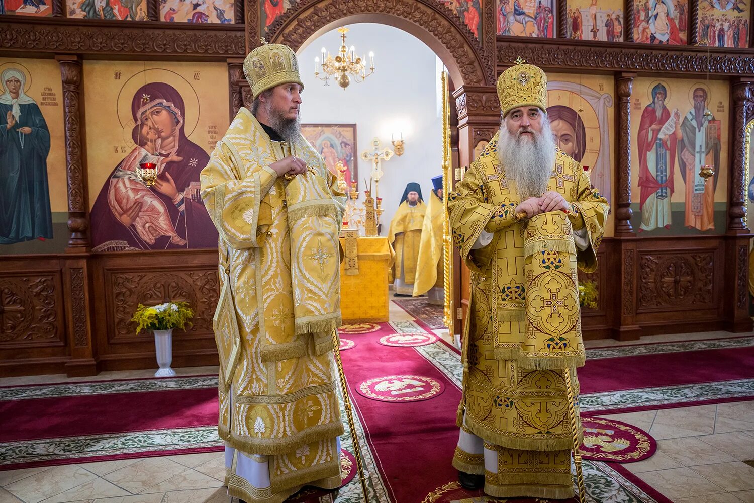 Божественная литургия в храме в честь Покрова Пресвятой Богородицы г. Саратова