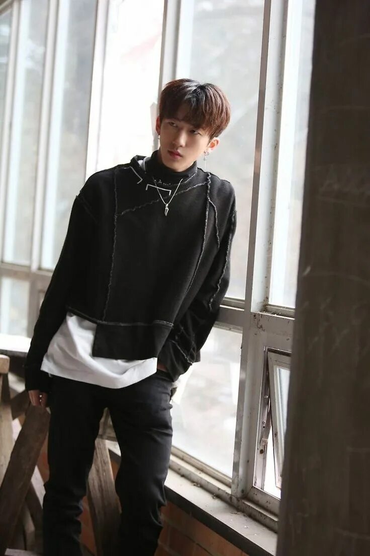 Stray kids чанбин. Чан бин stray kids в полный рост. Рост чанбина из стрей. Чанбин из stray kids рост. Чанбин из stray kids в полный рост.