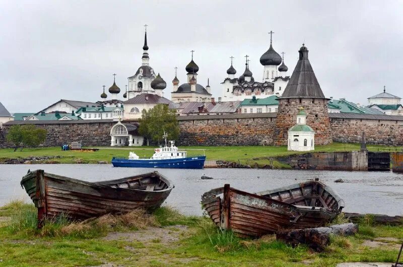 Соловецкие острова святыни. Соловецкий монастырь. Каналы Соловецкого монастыря. Храмы Соловецкого монастыря. Соловки монастырь фото.