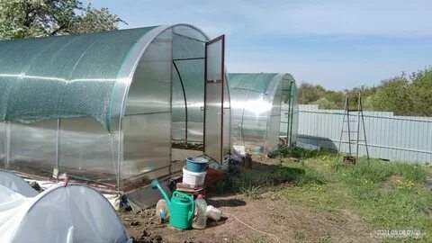 Надо ли закрывать теплицу из поликарбоната