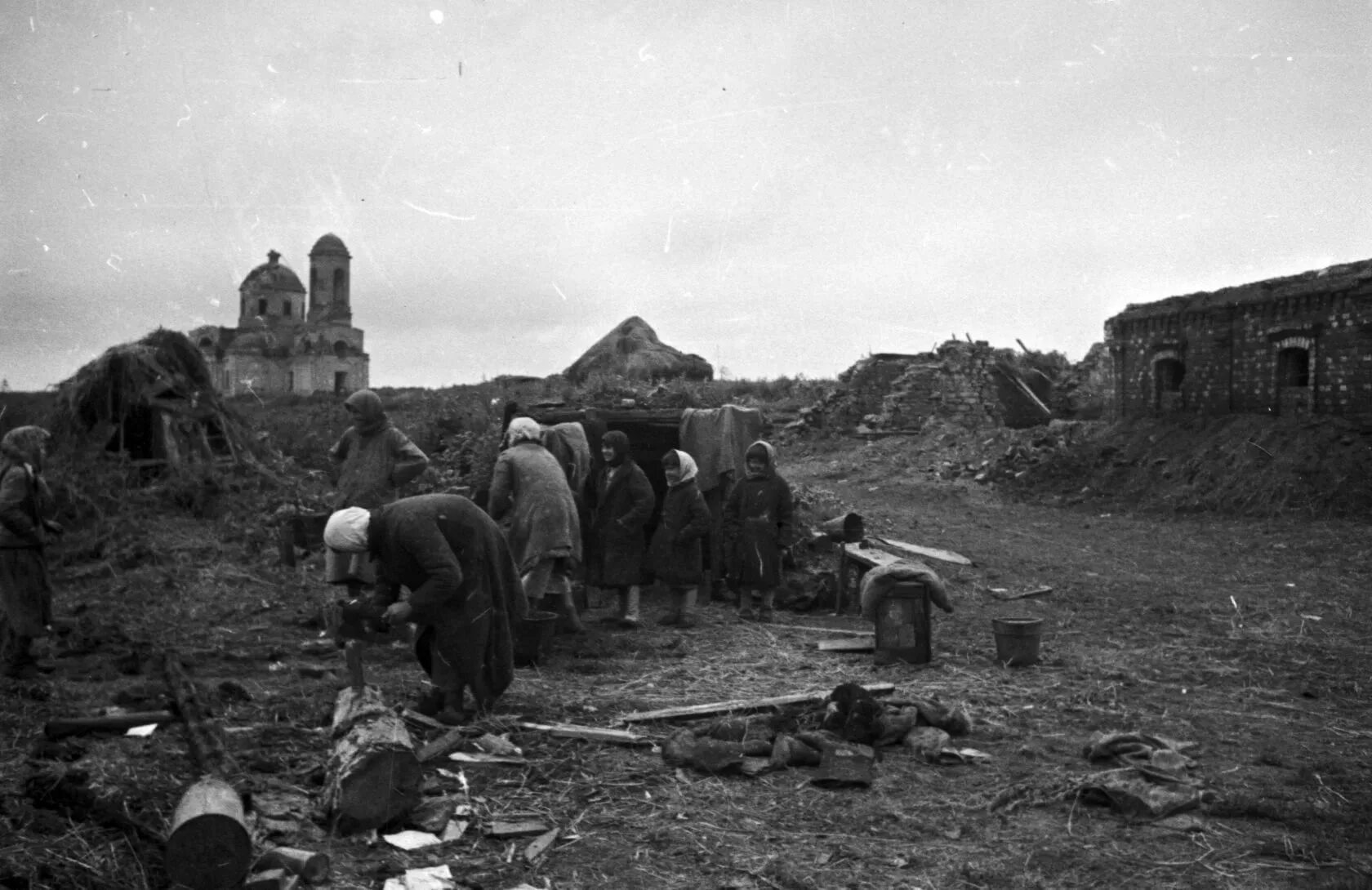 В тобольске во времена войны насчитывались десятки. Разрушенные территории ВОВ 1941-1945. Разрушенные церкви в годы ВОВ 1941-1945.