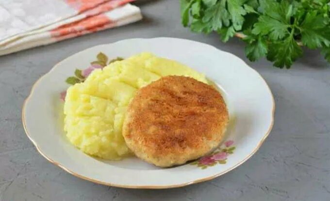Зразы из пюре с фаршем. Зразы с картофельным пюре. гарнир к зразам мясным. картофельные зразы с мясным фаршем. зразы рубленные с гарниром.