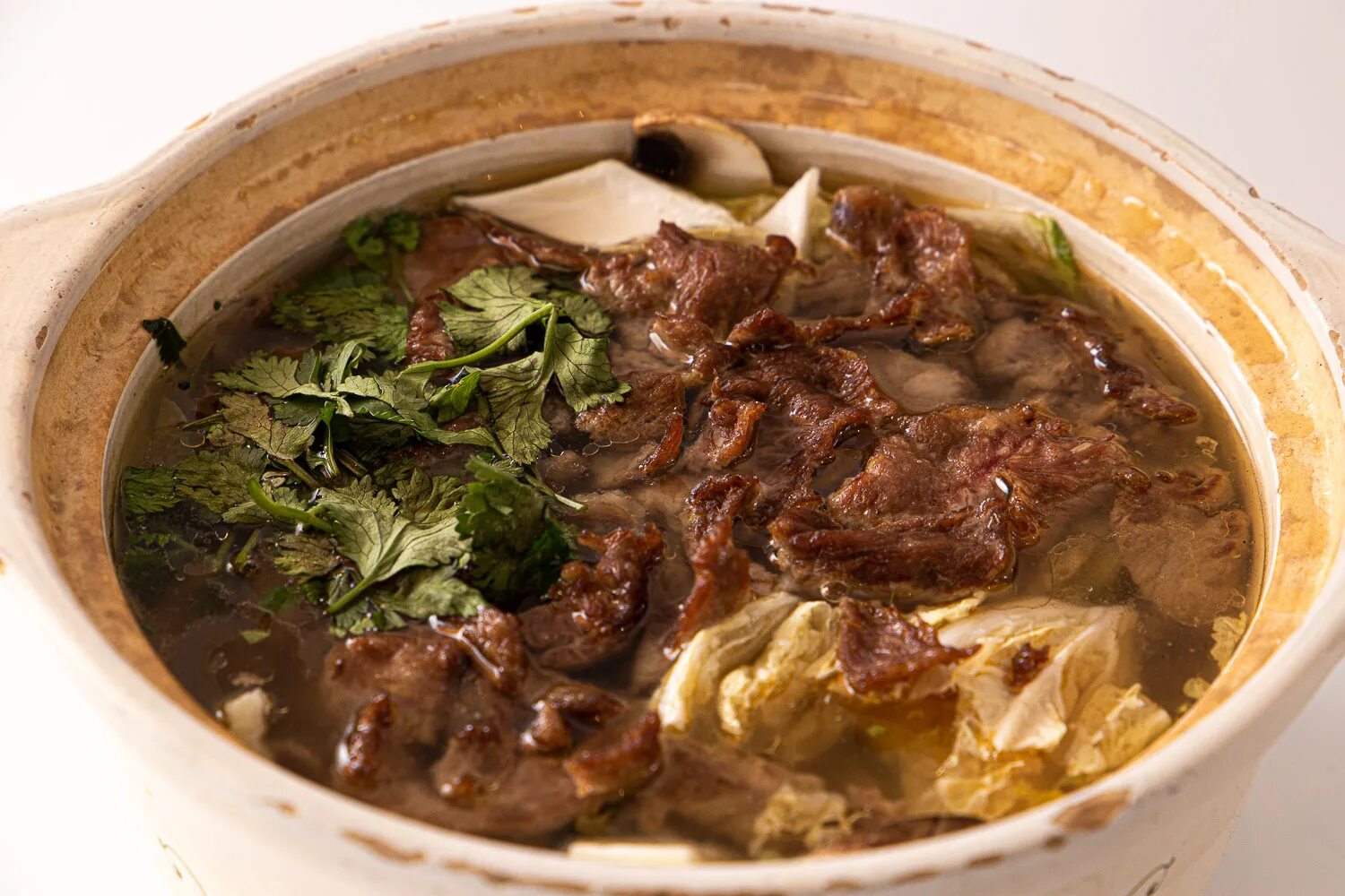 Куза шурпа. Лосятина в горшочке. Лосятины в горшочке в духовке. Мясное блюдо в горшочке. Баранина с овощами в горшке.