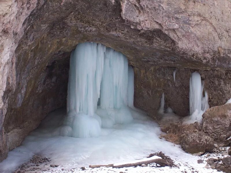 минеральные источники подземных вод. пещера голубое озеро кампу-гранди. подземные воды источник воды. минеральные источники подземных вод.