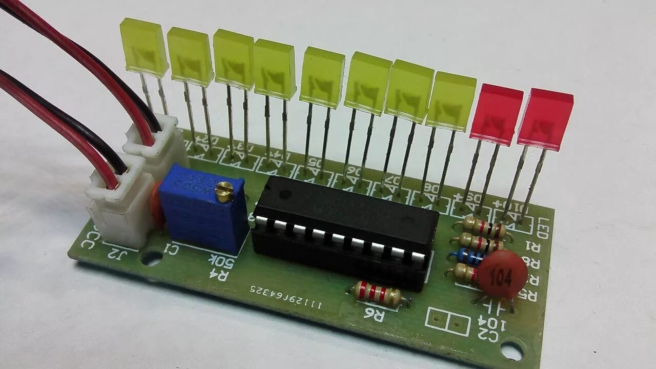 Lm3915 индикатор уровня аудио. Lm3915 анализатор. Спектроанализатор на lm3915. Индикатор громкости lm3914.