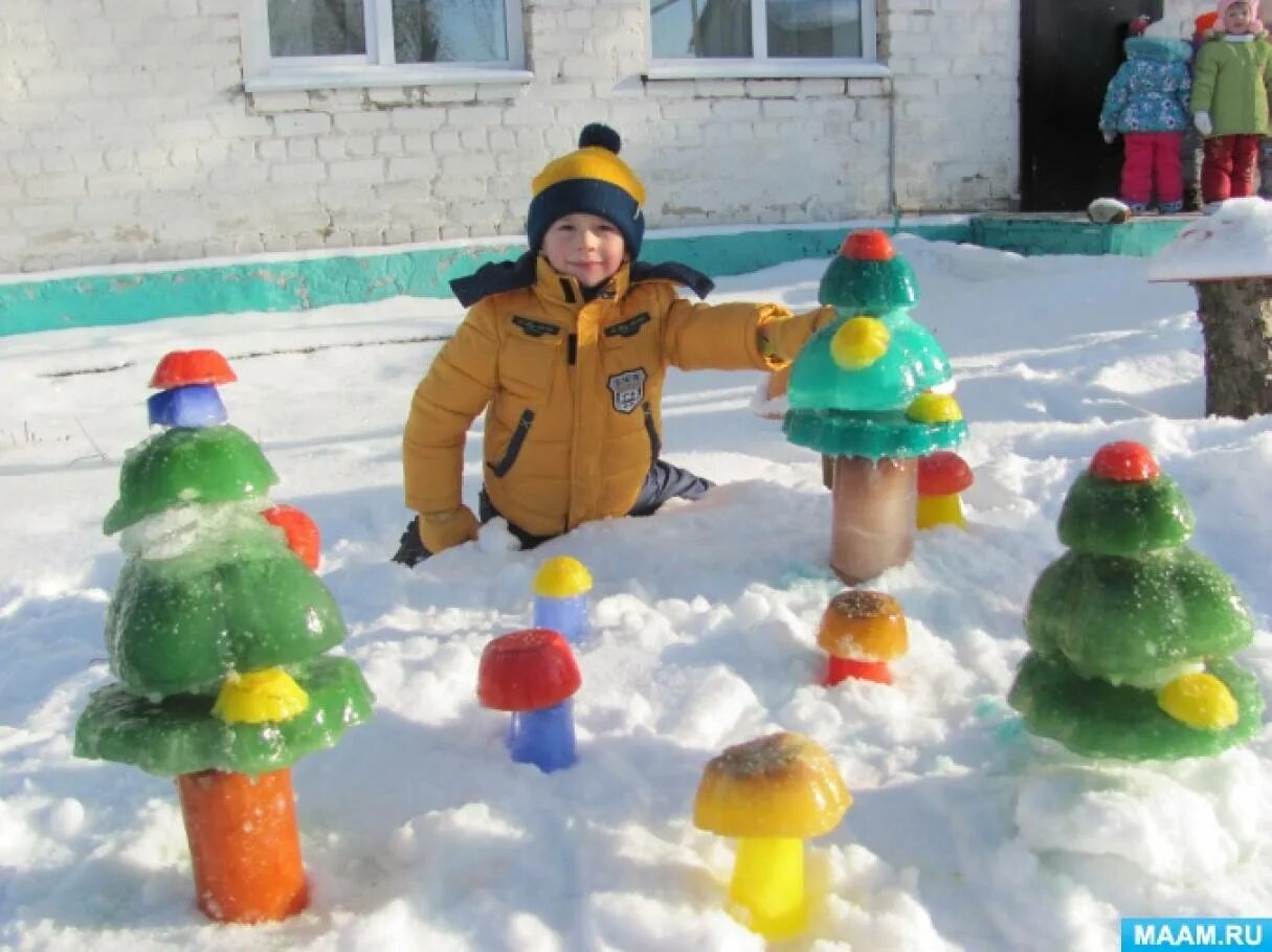 Выносной материал для прогулок в детском саду. Выносной материал для прогулки средняя группа зима. Выносной материал зимой в детском саду. Выносной материал в саду зимой. Выносной материал зимой в детском саду.