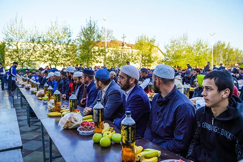 Дуа в месяц шавваль на сухур и ифтар. Магриб ифтар. Ифтар время. Сухур и ифтар 2024 махачкала. Сухур это сунна.