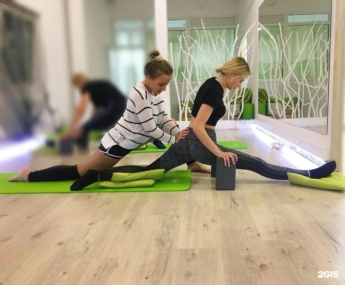 Студия растяжки чебоксары. Стретчинг студия. хот стретчинг. the flex студия растяжки. растяжка чебоксары нюр.