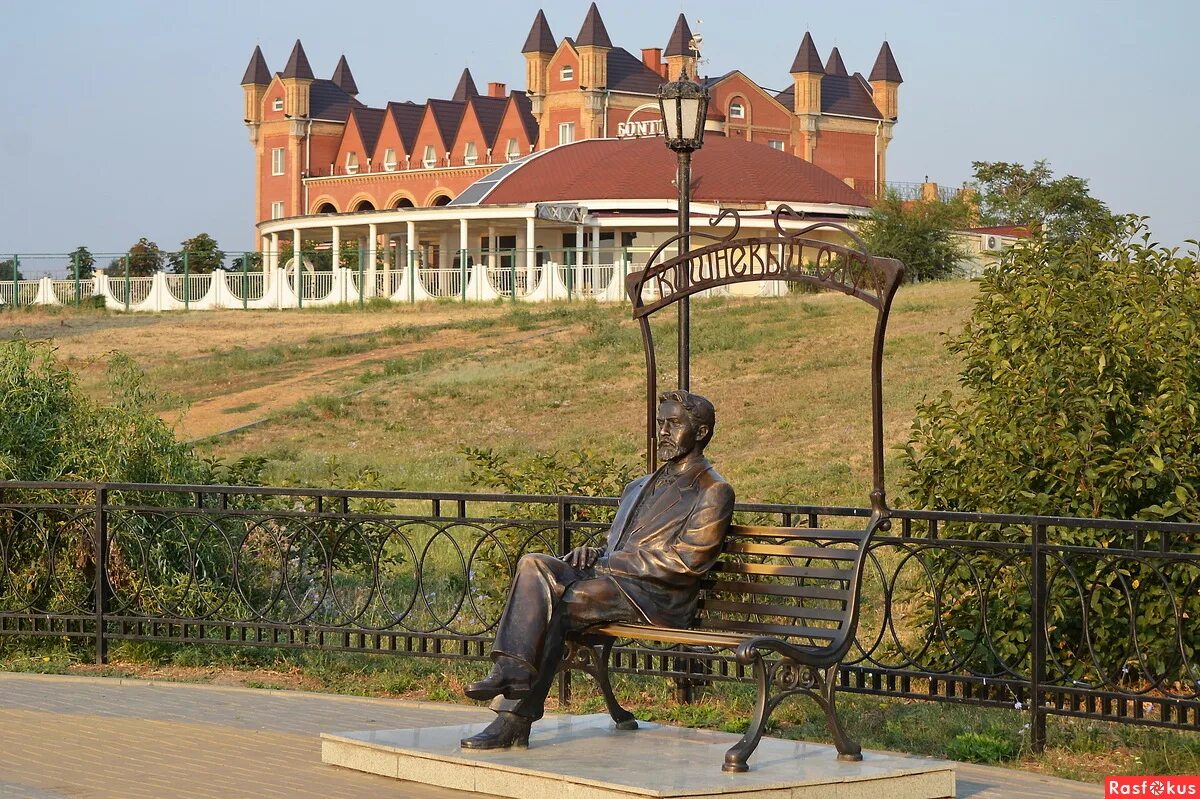 Г таганрог ростовская область. Таганрог фото. Девушки таганрога. Дворец алфераки таганрог. Таган.