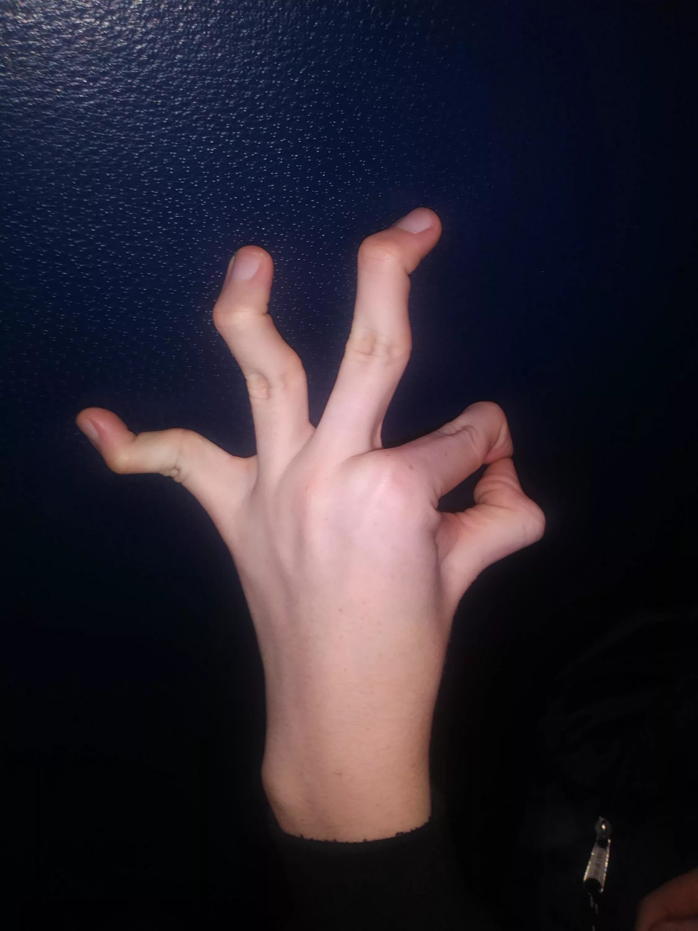 Fingers circle. Указательный палец вперед. circle finger. fingertier.