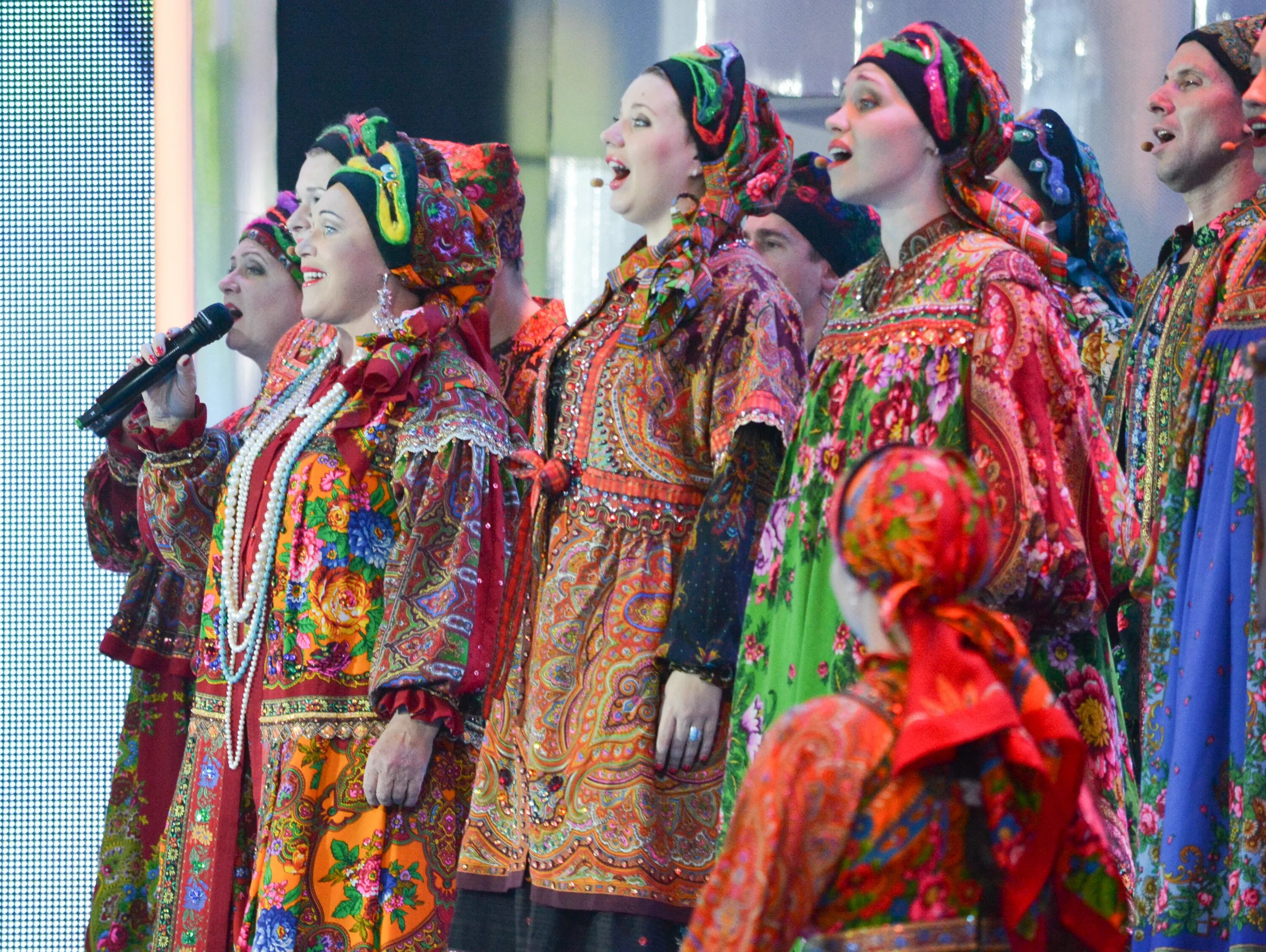 Хор бабкина. Костюмы ансамбля надежды бабкиной. Хор бабкина. Хор надежды бабкиной. Ансамбль надежды бабкиной.