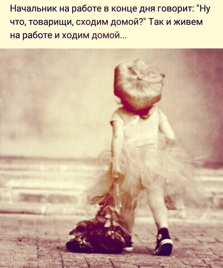 Она шла не замечая меня. Она шла не замечая меня. Она шла не замечая меня. Ухо женщины. Вечер на окне стих.