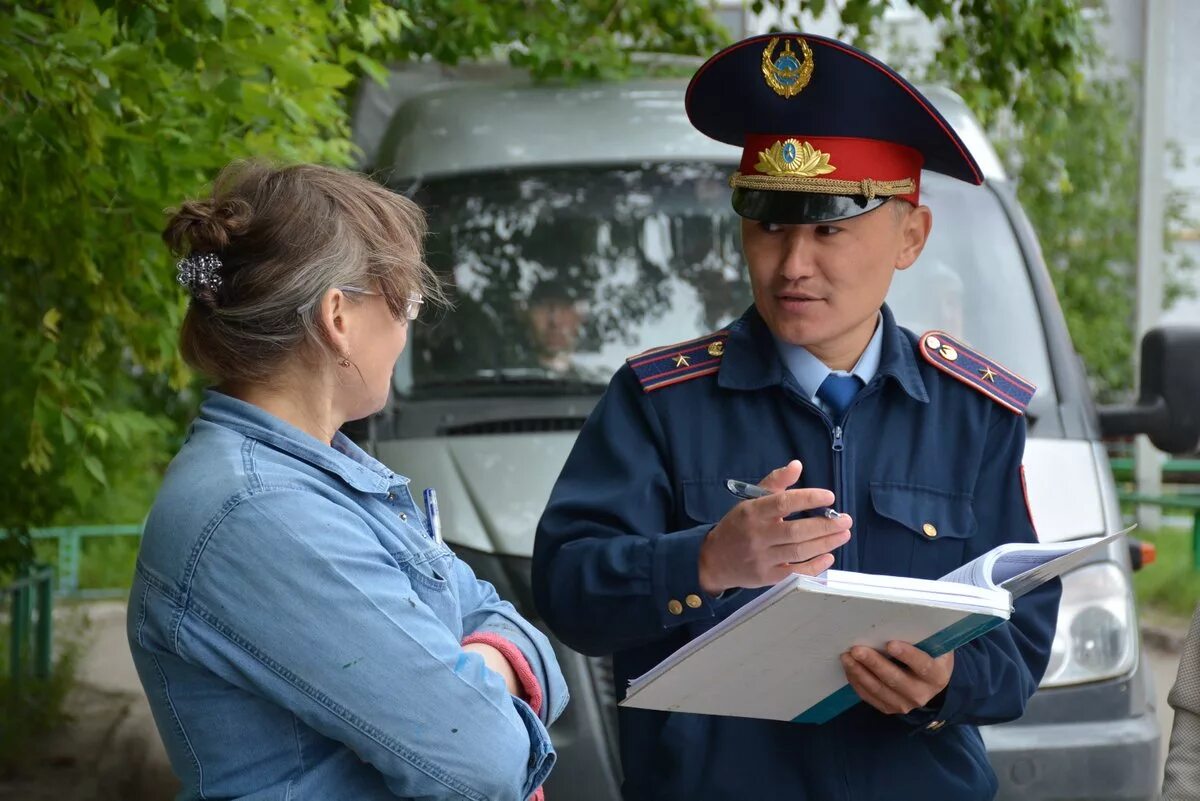 Незаконно участковый. Участковый полиции. полиция казахстана. инспектор полиции. участковый инспектор.