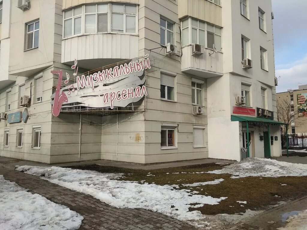 В Белгороде завершили монтаж остановочного комплекса "Свято-Троицкий бульвар"