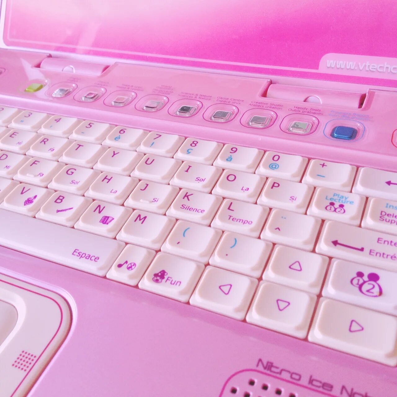 Zet клавиатура розовая. Клавиатуру розового цвета. Клавиатура с розовой расцветкой. Клавиатура с хелло китти на компьютер. Клавиатуру розового цвета.