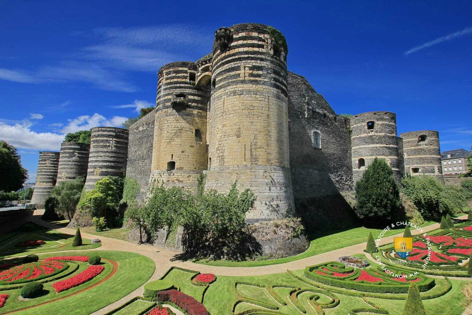 Анже. Замок Анжер Франция. Замок Анже Франция. Chateau d Angers. Анжерский замок цветники Франция.