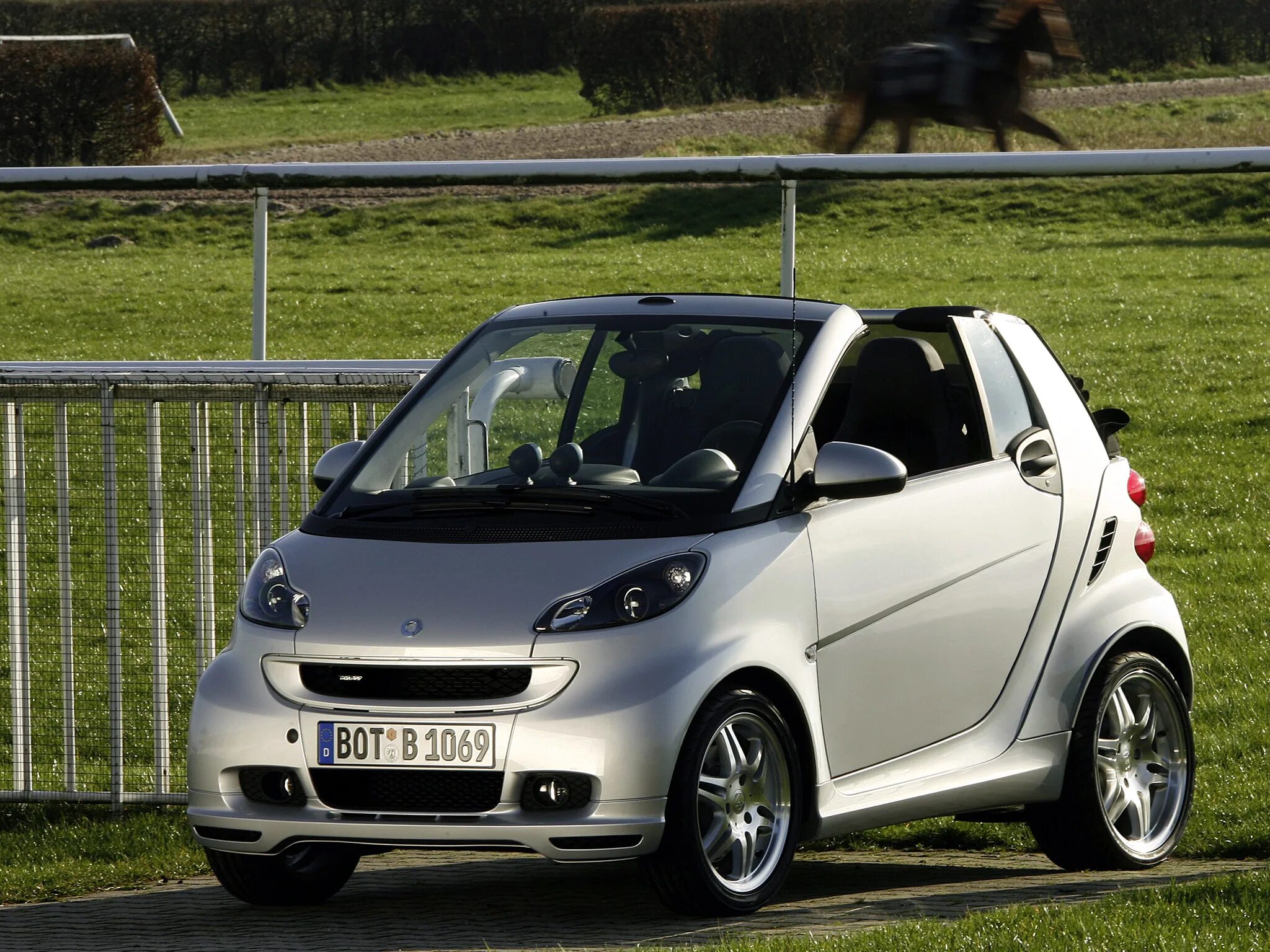 1 0 smart. Фитнес браслет биззаро 380. Haighlau smart band. Smart fortwo 2015. Smart fortwo 453 brabus.