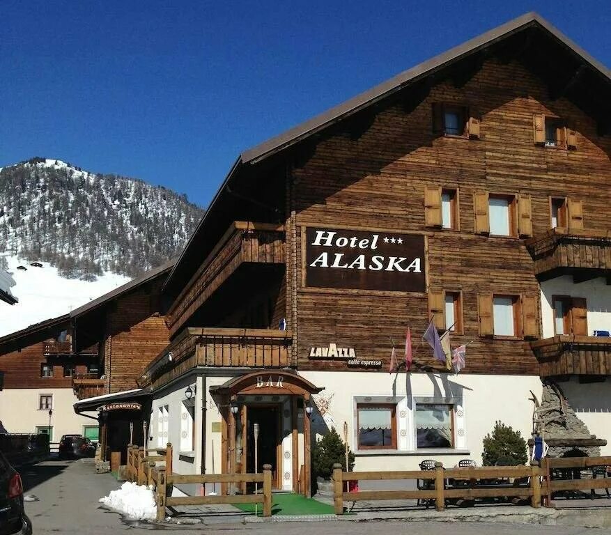 гостиница на аляске. гостиница аляска. гостиница аляска. отель аляска ноябрьск. ливиньо горнолыжный курорт.