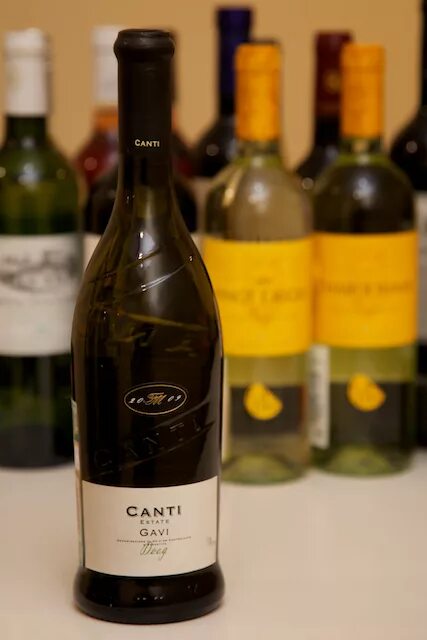 Вино до 500 рублей. Гави Канти вино. Итальянское вино Гави. Вкусные вина до 500 рублей.