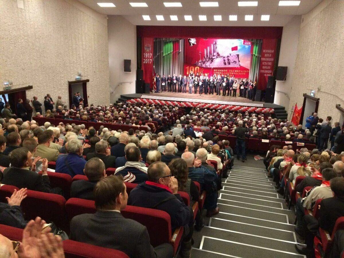 Сегодня дк железнодорожников. Дк железнодорожников нижний новгород. цдк железнодорожник нижний новгород. центральный дворец железнодорожник нижний новгород. дк железнодорожник тюмень сцена.
