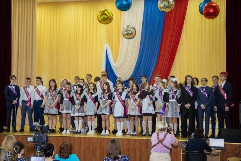 вечерние платья на выпускной 2022. выпуск 2022 виту. дней выпуск 2022. вечер встречи выпускников 2022. выпуск 2022.