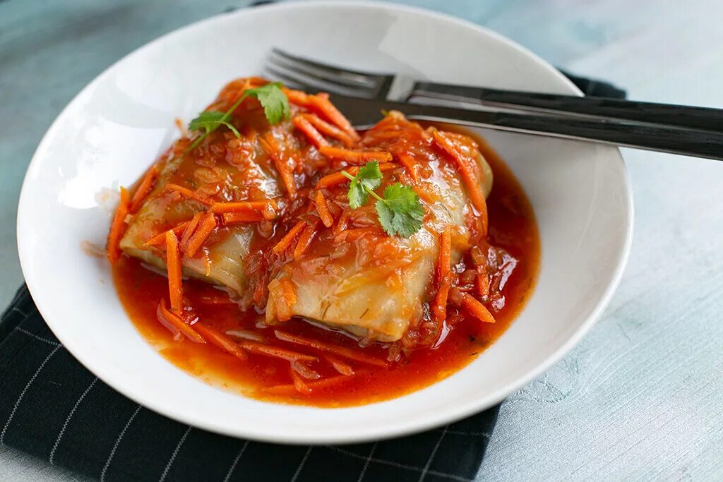 Голубцы с мясом. Голубцы с рисом. голубцы мясные с рисом. голубцы с говядиной и рисом.