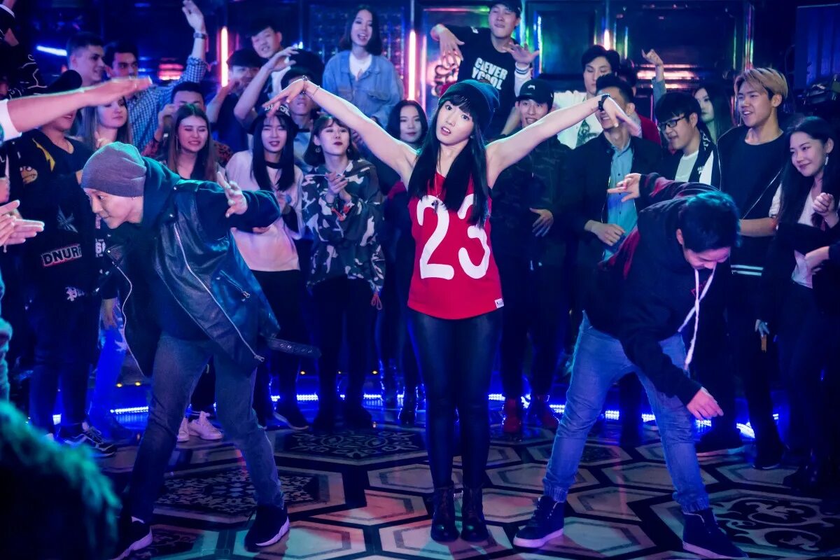 How to add good transition to a drop dance music. Пароль фан дэнс дроп geometry dash. Уровень fun dance geometry dash. Девушка танцует. Dancing drop.