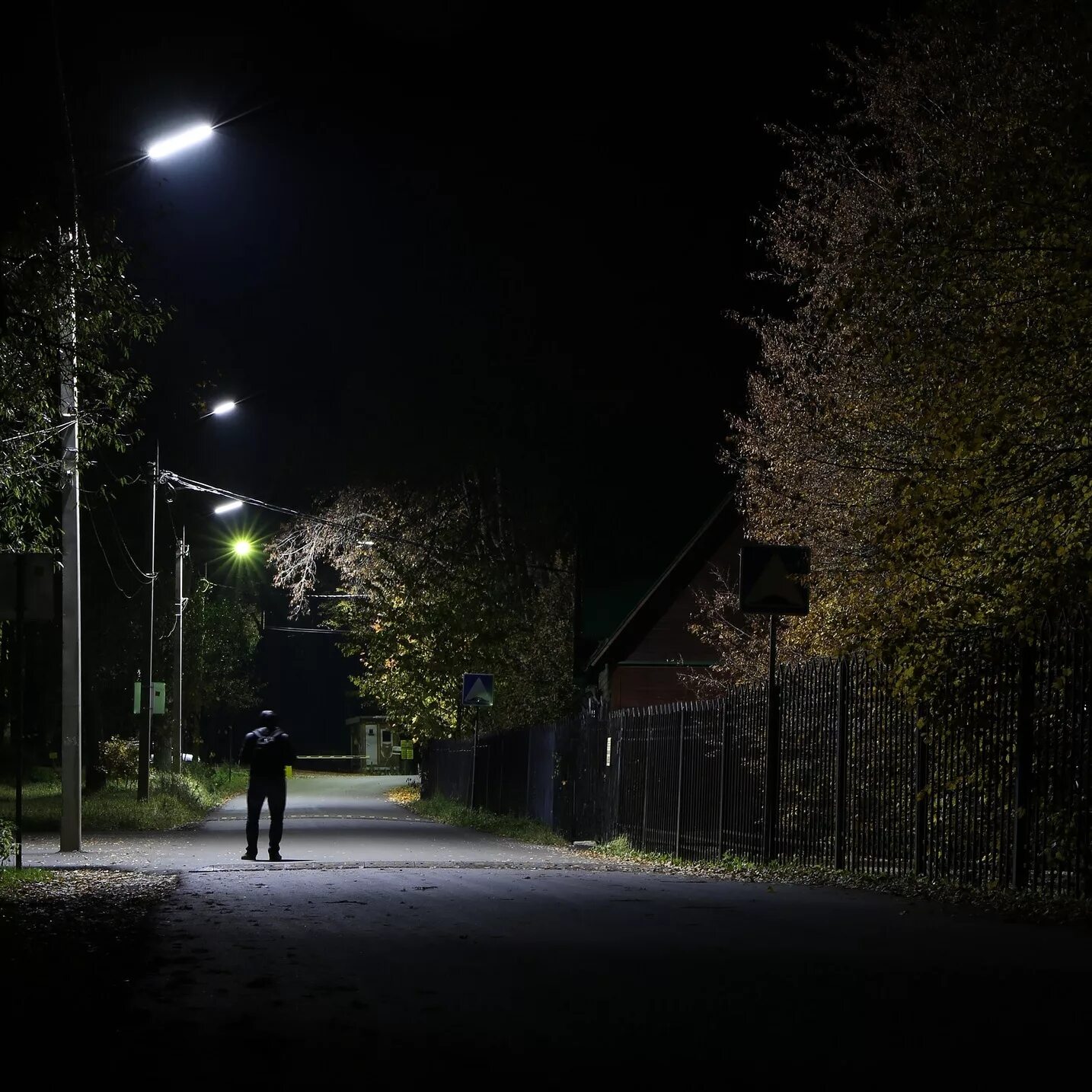 Апрелевка нет света. Многоэтажки ночью. Ночной шелехов. Апрелевка коттеджный поселок. Апрелевка наро фоминский район.