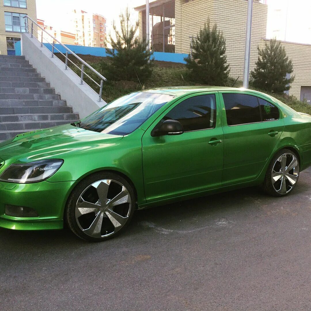 Колеса на шкоду октавию а5. Skoda a5 r18. Skoda Octavia a5 колеса. Skoda Octavia a5 Rotor r18. Skoda Octavia a5 r17.