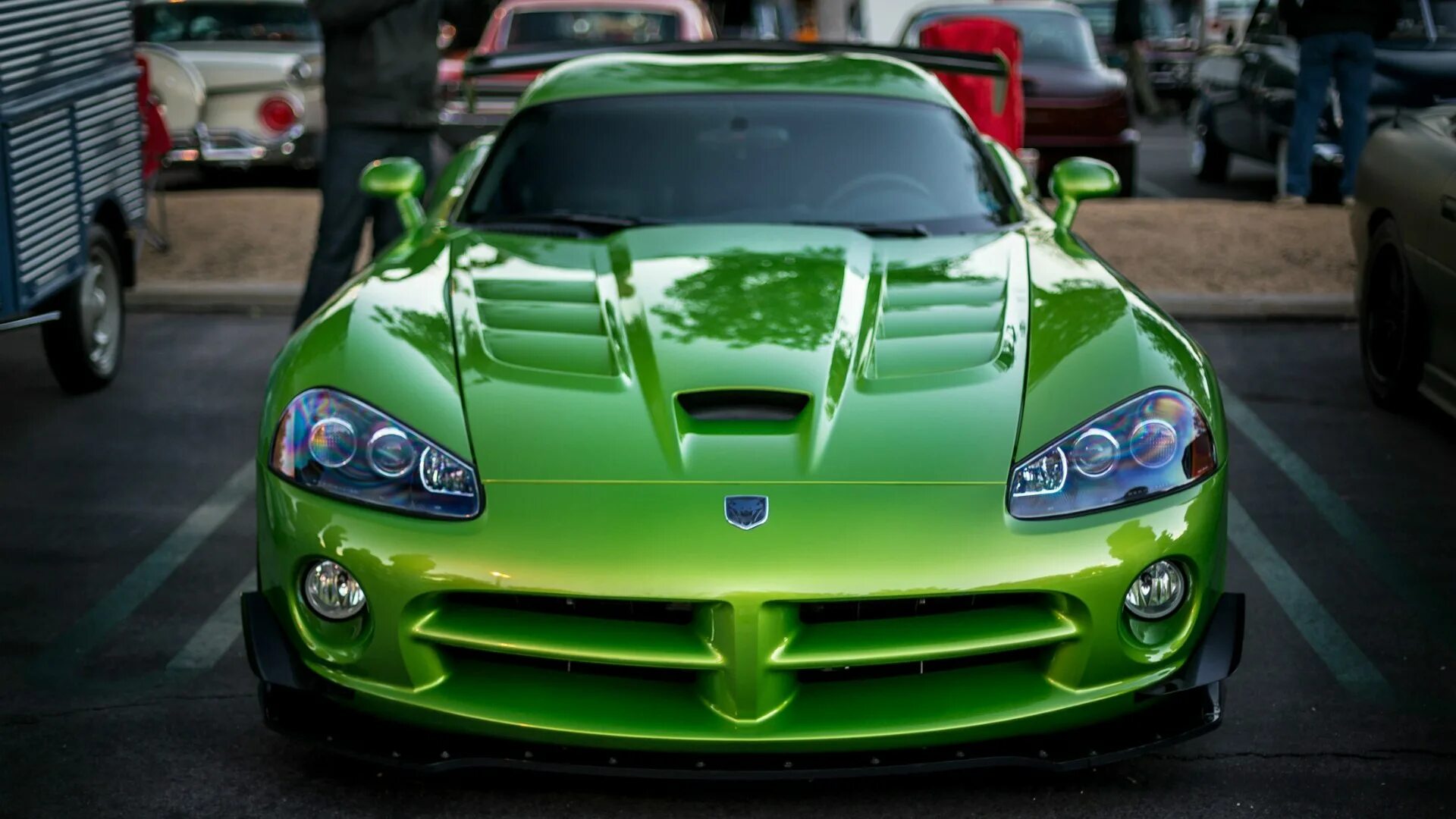 Viper green. Додж Вайпер зеленый. Dodge Viper зеленый. Додж Вайпер 2006. Додж Вайпер зелёный машина.