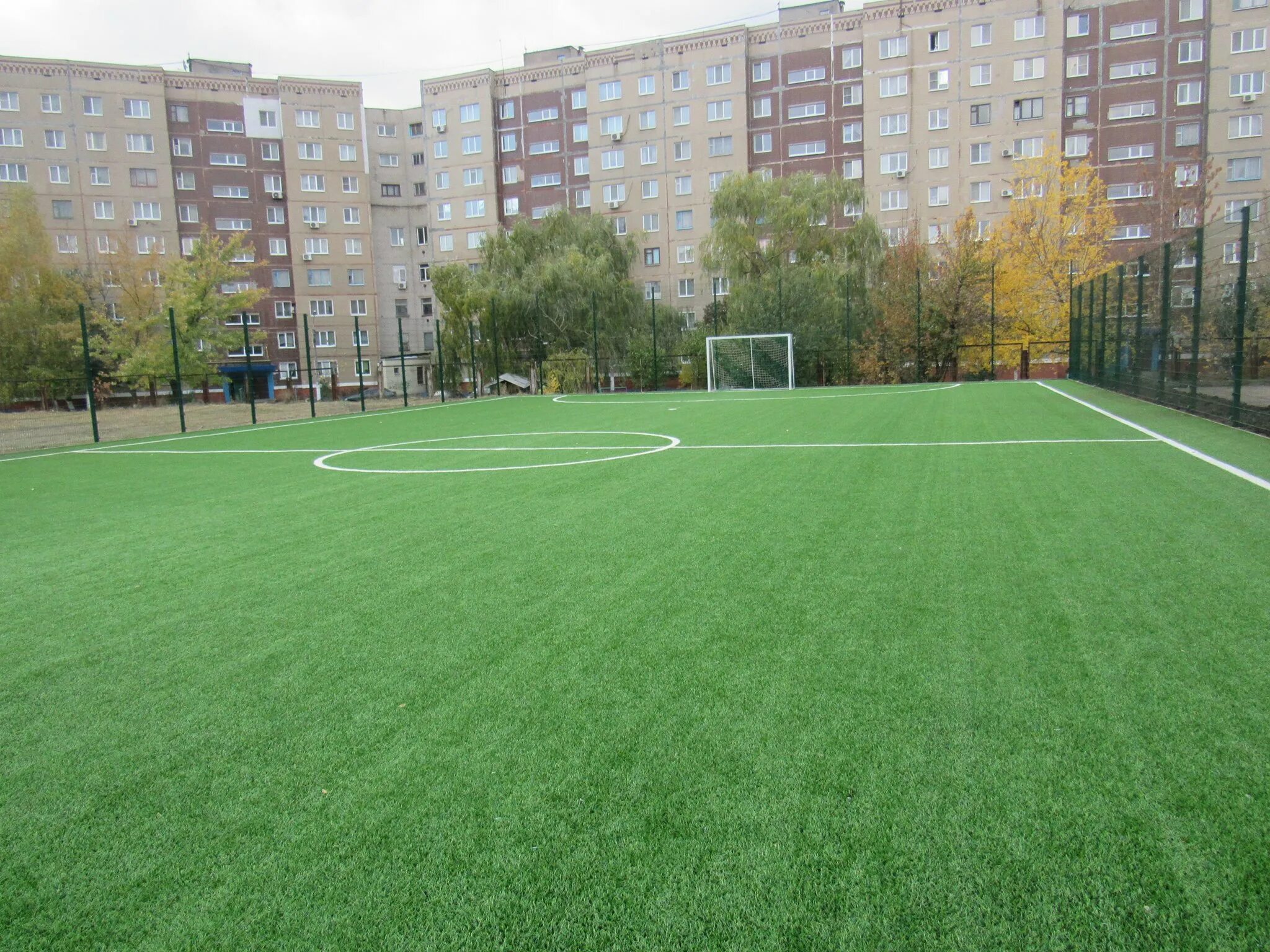 Футбольный зал. Футбольные поля афл москва. Береговая 67 футбольное поле. Футбольное поле. Прожектор для освещения футбольного поля 210000лм.