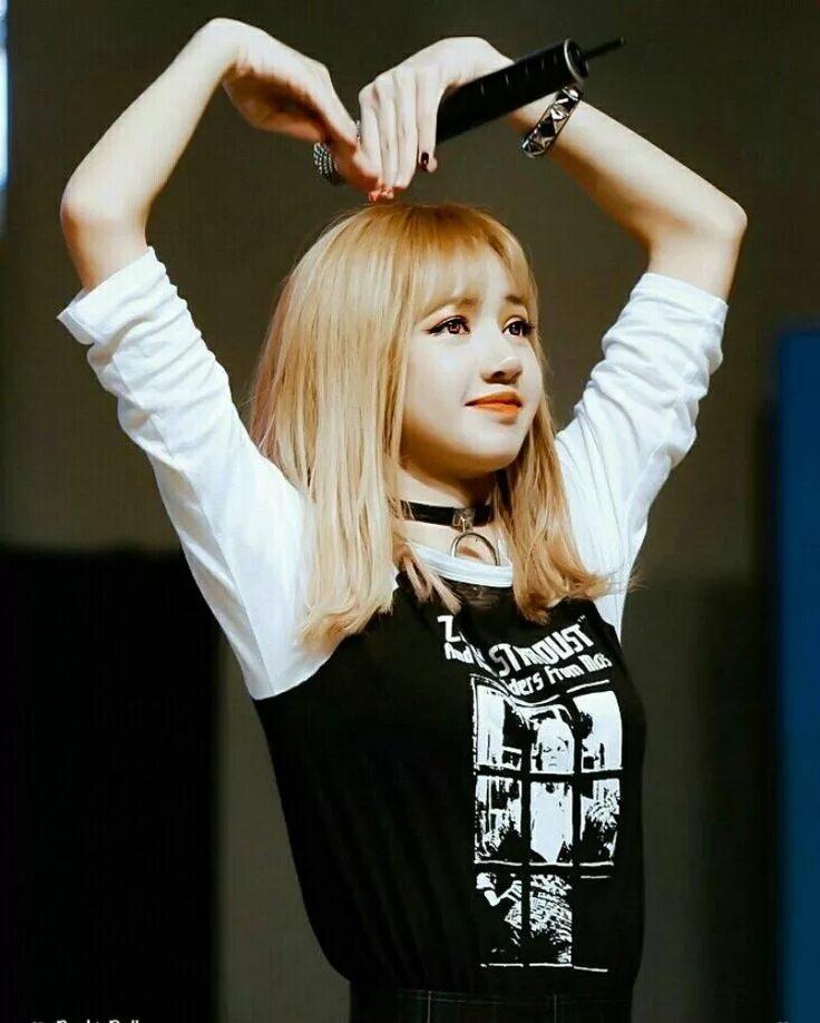 Фото лисы из блэк. Black pink лалиса. лиса блэк пинк. лалиса манобан lalisa manoban. блэк пинк лиса манобан.